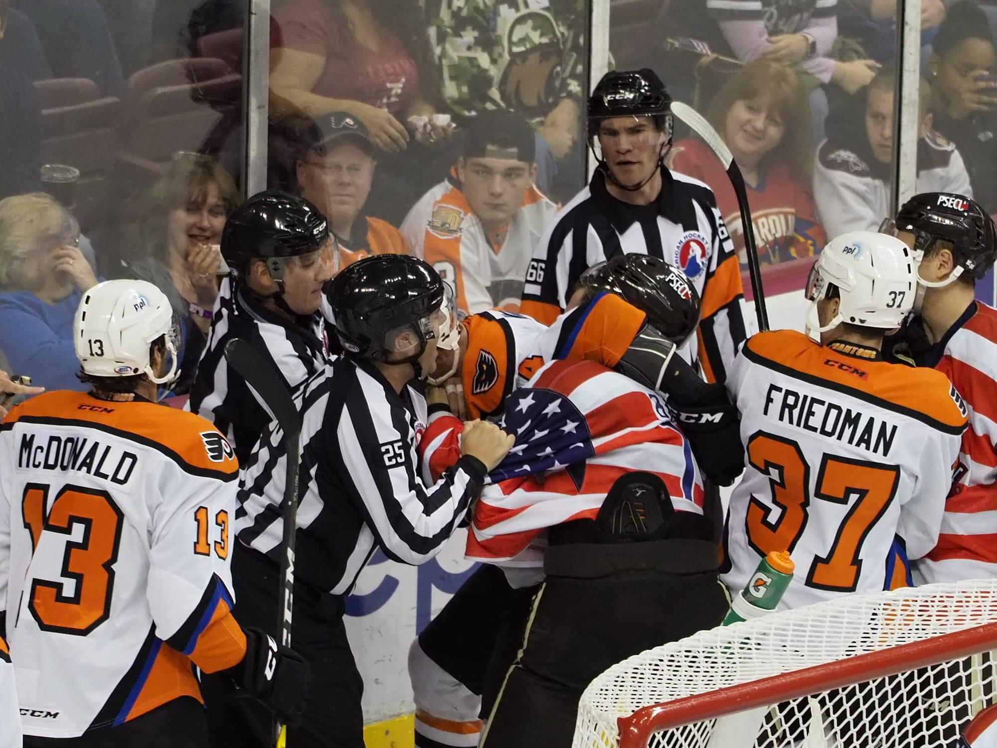 Bears Rout Phantoms 6-1